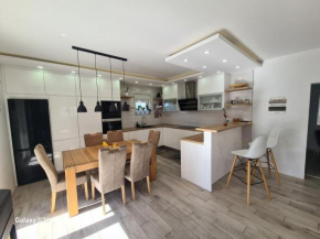 Lelo apartment with jacuzzi and free parking